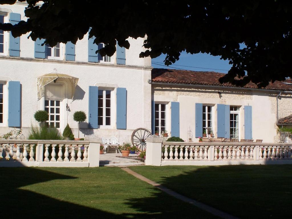 Le Four A Pain Hotel Saint-Jean-dʼAngély Kültér fotó